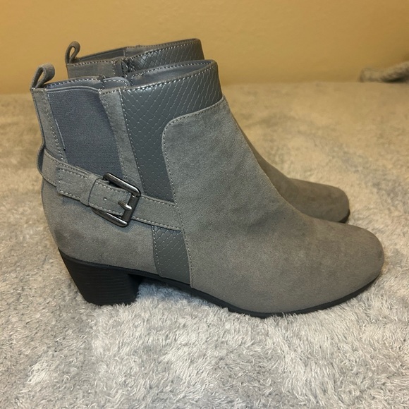 NEW Croft & Barrow Ortholite Suede Gray Ankle Boots Women’s, Size 8M - Picture 2 of 16